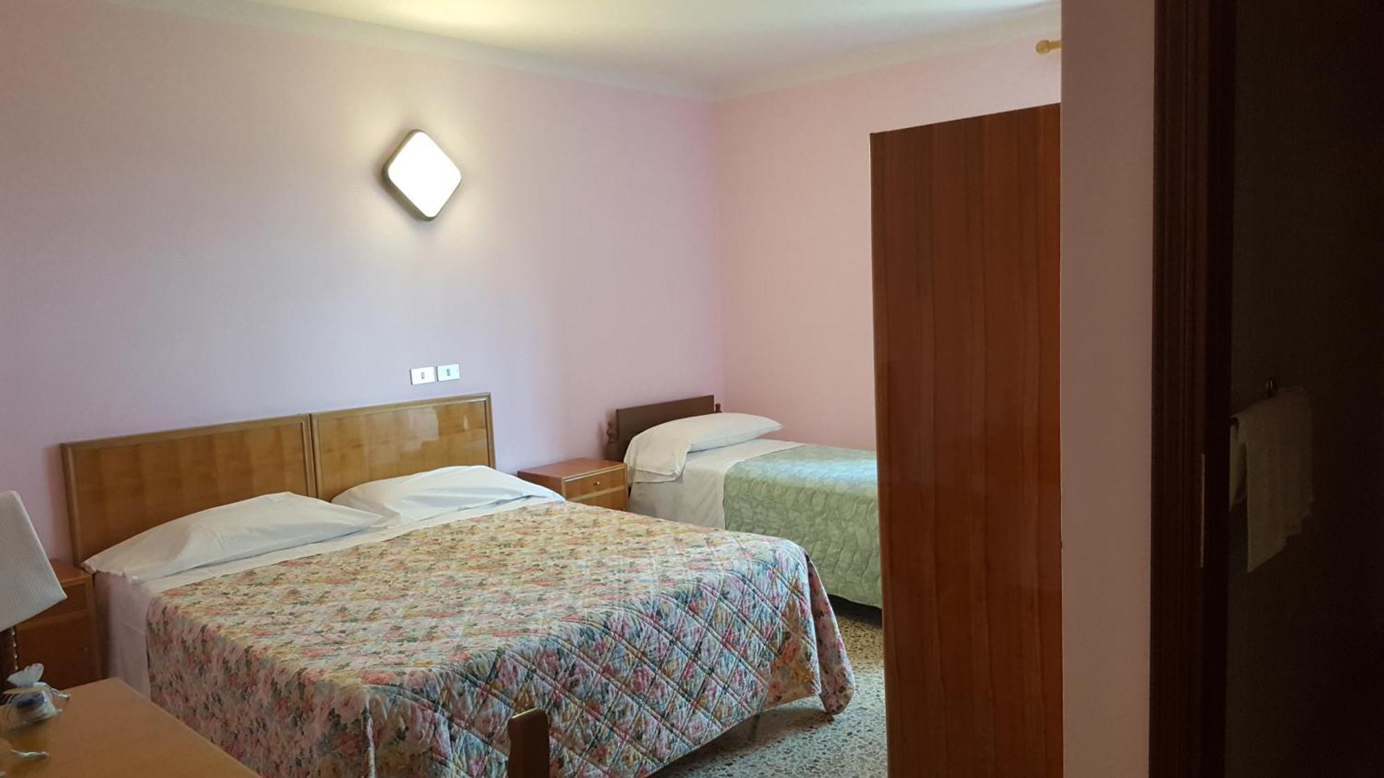 Albergo Ristorante Gualtieri Barberino di Mugello Rum bild