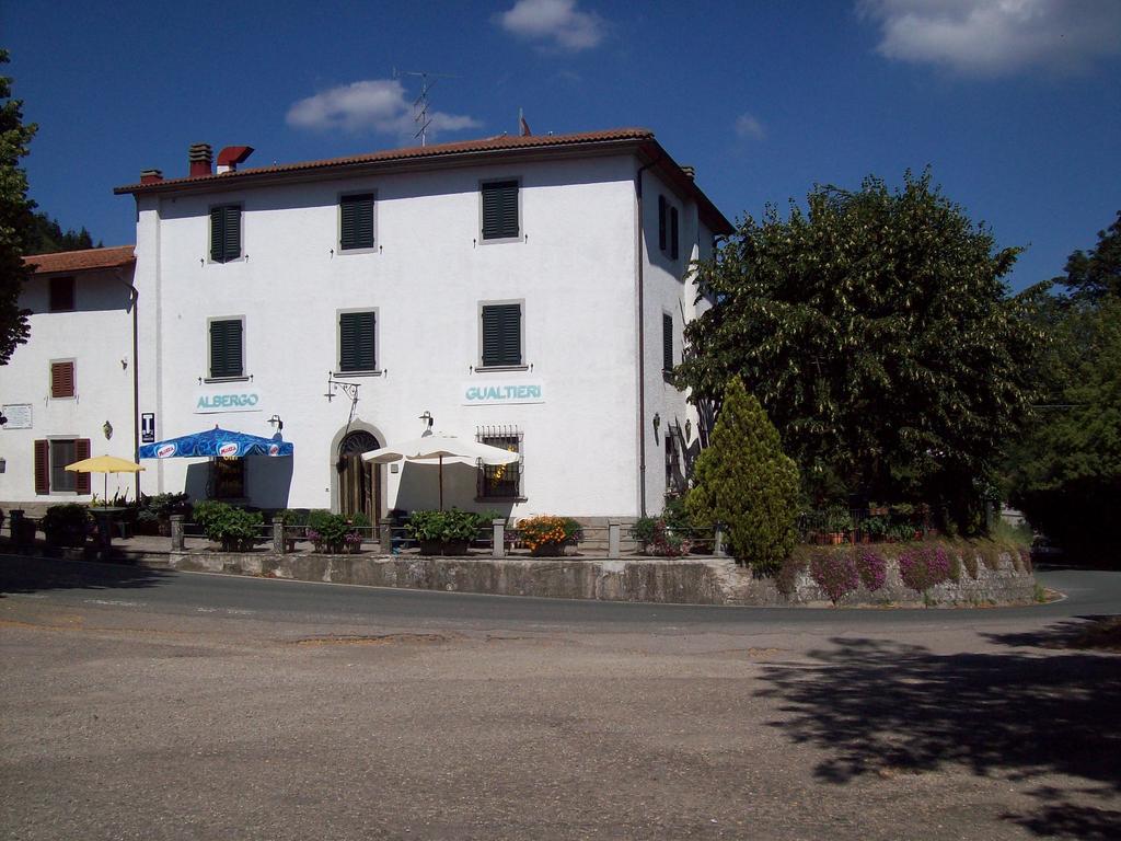 Albergo Ristorante Gualtieri Barberino di Mugello Exteriör bild